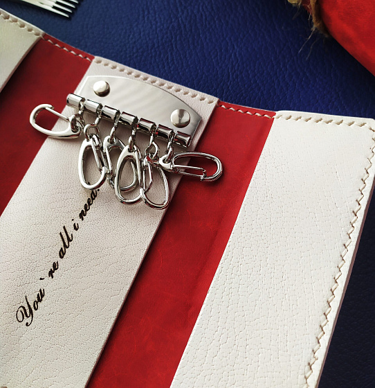 Ключница из натуральной кожи (красный/белый)