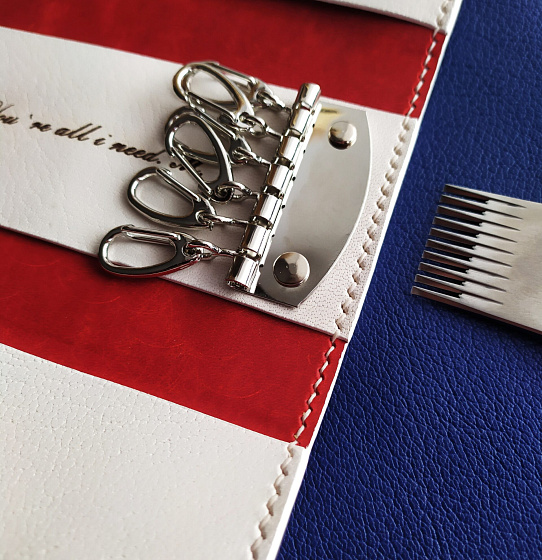 Ключница из натуральной кожи (красный/белый)