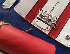 Ключница из натуральной кожи (красный/белый)