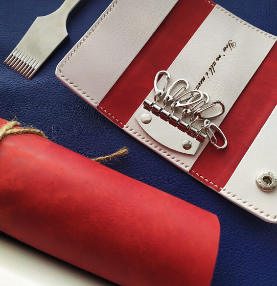 Ключница из натуральной кожи (красный/белый)