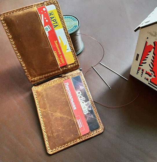 Зажим для купюр с отделением для карт (кор.)