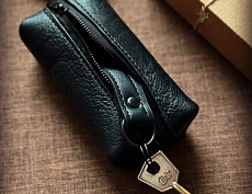 Ключница на молнии из натуральной кожи