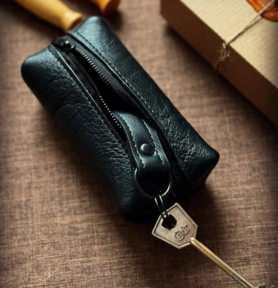 Ключница на молнии из натуральной кожи